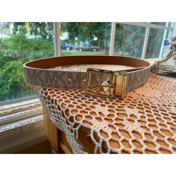 *HP* White Reversible Michael Kors Logo Belt